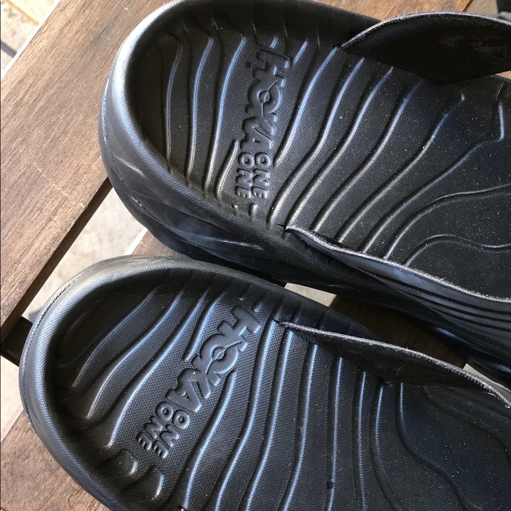 Hoka Men's Black Athletic Flip Flop New Without Tag